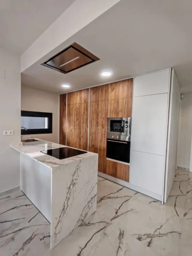 Magnífico bungalow en planta baja con terraza, 2 dorms, 2 baños, parking y trastero — 3
