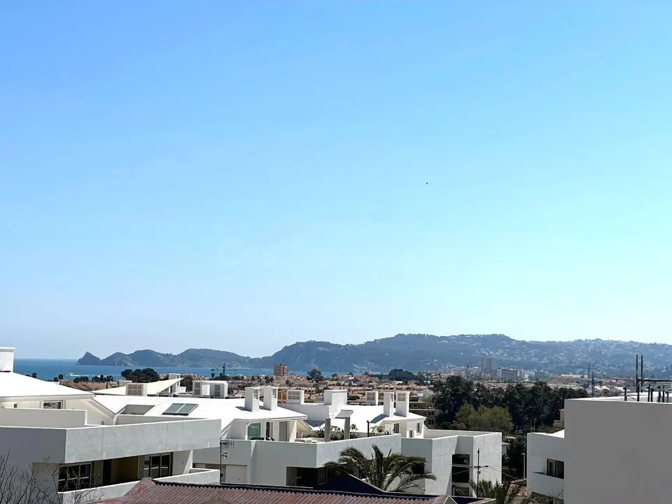 Ático con vistas al mar y 3 dormitorios en venta en Jávea