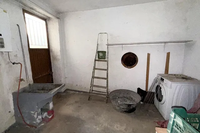 # **Casa de Pueblo Tradicional de 4 Dormitorios con Potencial para Ampliar la Terraza – ¡Solo 35.000 €!** — 9