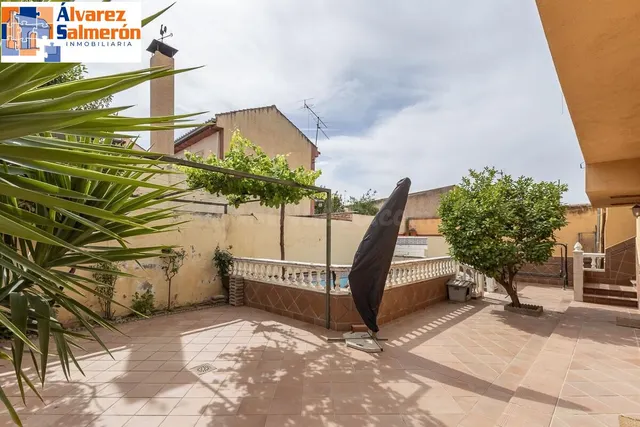 CHALET ADOSADO EN OGIJARES ( GRANADA) — 2