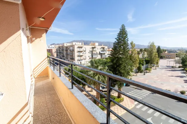 ESTUPENDO PISO EN BENAHADUX — 23