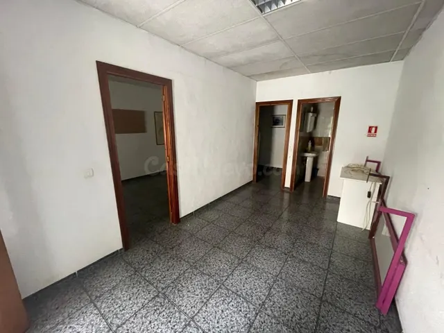 LOCAL CON POSIBILIDAD DE HACER VIVIENDA EN ARROYO DE LA LUZ