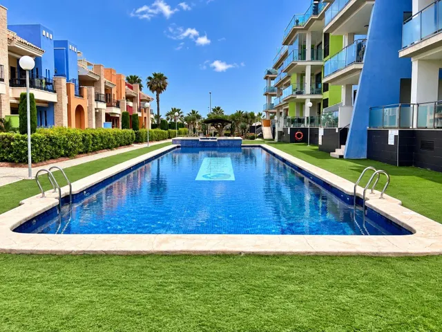 Lomas cabo roig 2 habs dando a piscina + garaje 219.900 — 26