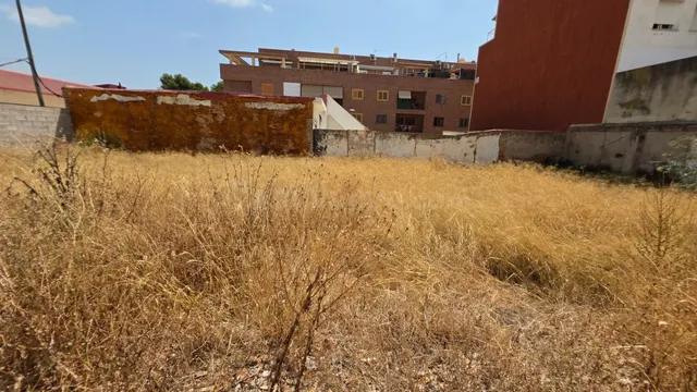 Solar urbano edificable en Paterna de 390 m2 con 15 m. de fa - foto 5