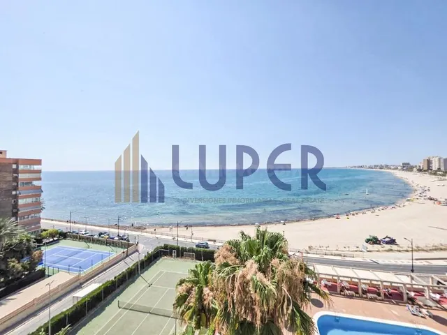 Espectacular vivienda en primera línea de Playa Muchavista c