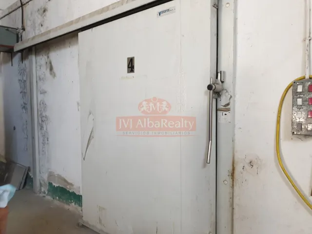 Se vende terreno en la carretera de Ayora con dos naves — 18
