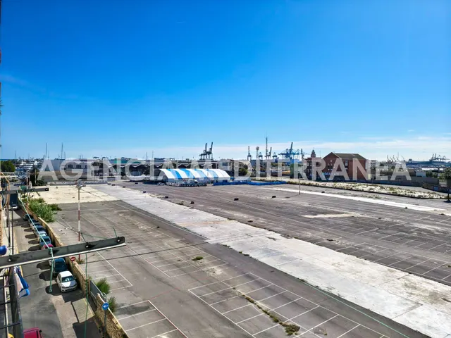 ¡Descubre esta encantadora vivienda, situada a pocos metros del Puerto de Valencia! — 13