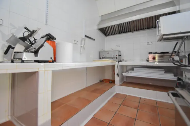 Restaurante totalmente instalado con licencia — 17