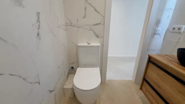 Vivienda completamente reformada con 3 dormitorios, terraza, jardín privado y piscina — 20