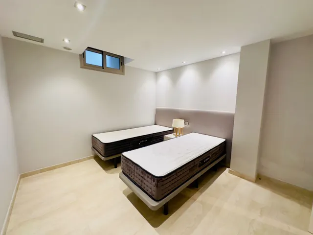 Villa 5 habitaciones 221m² en venta - Montezenia — 28