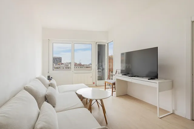 Acogedor piso en el corazón del Eixample con Balcón - foto 2
