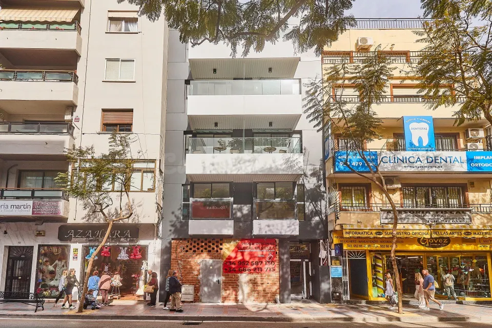 Local comercial en Avd. Condes de San Isidro. Fuengirola Centro