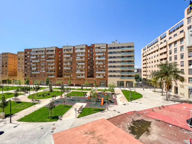 Piso de reciente construcción en alquiler en Avda. Ausias March — 31