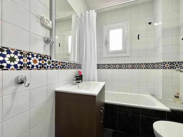 Apartamento con terraza, provincia de Alicante, Torrevieja. 1 habitación, 38 m2, 1 kilómetro al mar — 15