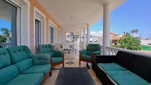 IMPRESIONANTE CHALET EN ALFAS DEL PI — 23