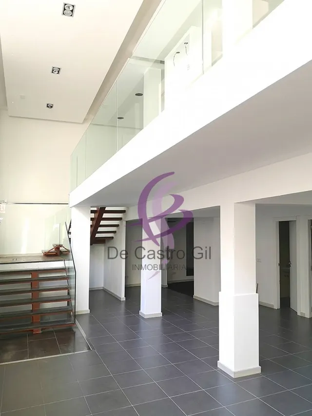LOCAL COMERCIAL DE 400 METROS CON GRAN ESCAPARATE A 100 METROS DE PLAZA MAYOR — 16