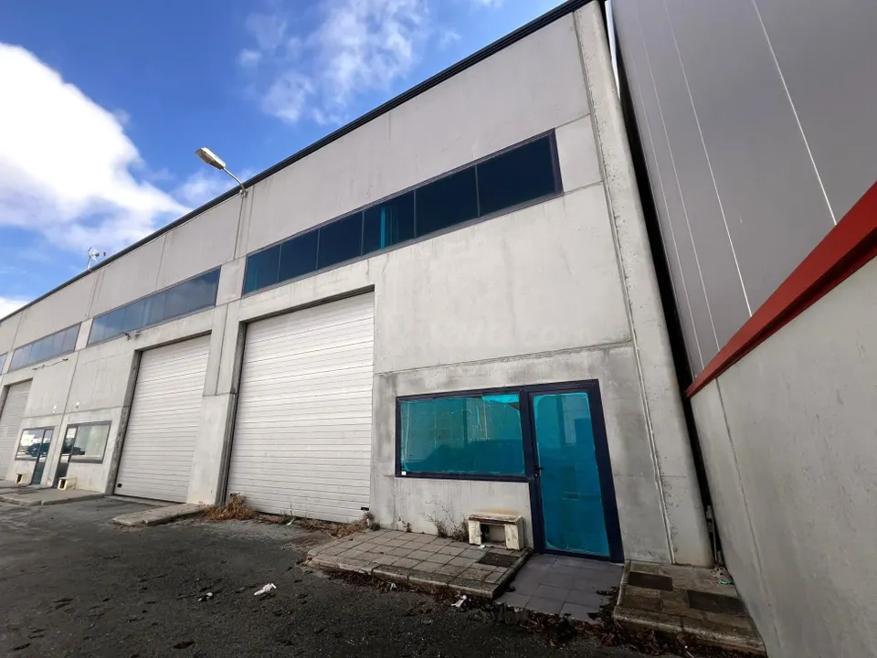 Nave industrial 4 habitaciones 234m² en venta - Los Llanos