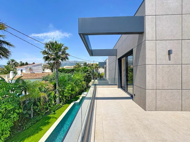 Villa 4 habitaciones 346m² en venta - Pla roig — 41