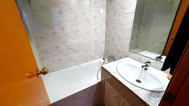 Piso acogedor y amueblado con ascensor en Almeda, Cornellà — 20