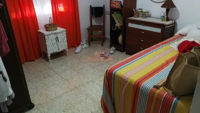 SE VENDE CASA CON TERRENO DE MÁS DE 3000 MTS EN LA URB. OJOS DE SAN JORGE JUNTO A LOS PRADOS — 28