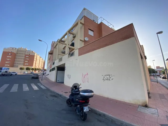 LOCAL COMERCIAL EN ALMERIA - foto 2