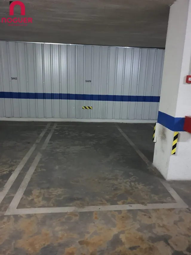 SE VENDE AMPLIA PLAZA DE APARCAMIENTO EN ZONA RESIDENCIAL — 4