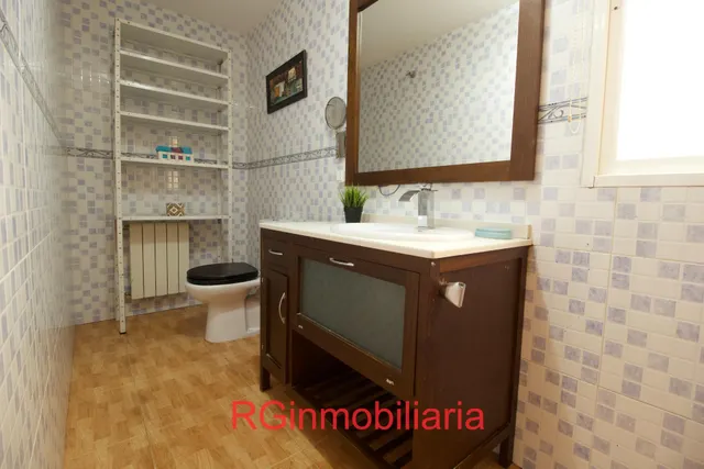 Apartamento 2 habitaciones, patio, trastero y zona aparcamiento. — 13