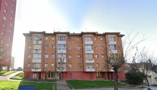 SE VENDE piso OKUPA en C Cardenal Herrera Oria de Santander - foto 2