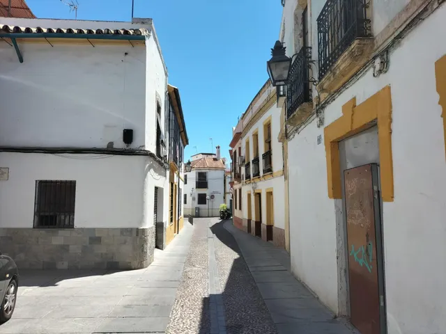 Edificio con 21 casas, 3 oficinas y 2 locales en el centro d