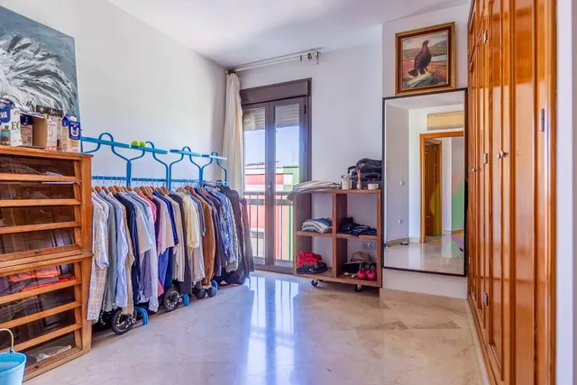 se alquila piso  SIN MUEBLES de 2 habitaciones 2 baños, terraza, garaje en castilleja de la cuesta — 25