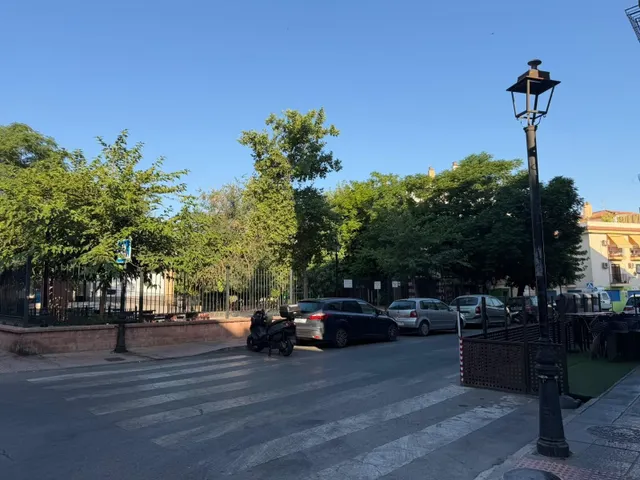Plaza de garaje cerrada en el centro de La Zubia — 7