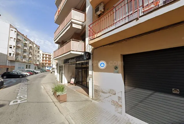 Se vende piso OKUPADO en Joaquim Ruyra Blanes (Girona) - foto 3