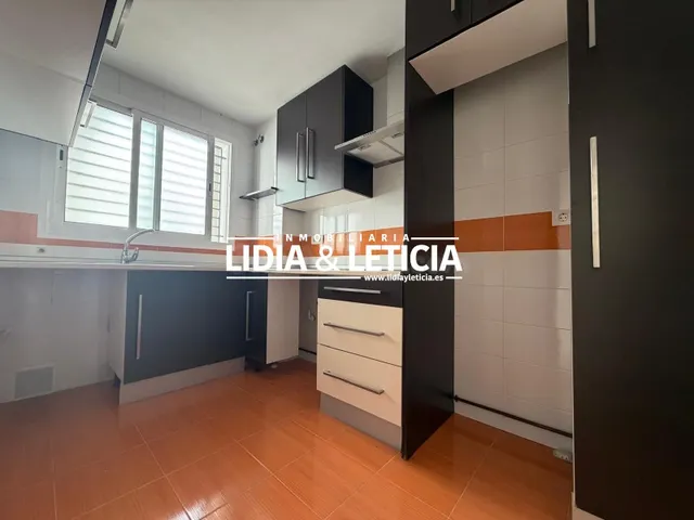 Piso VPO en Zona Pablo VI Montecarmelo Alcala de Guadaria - foto 4