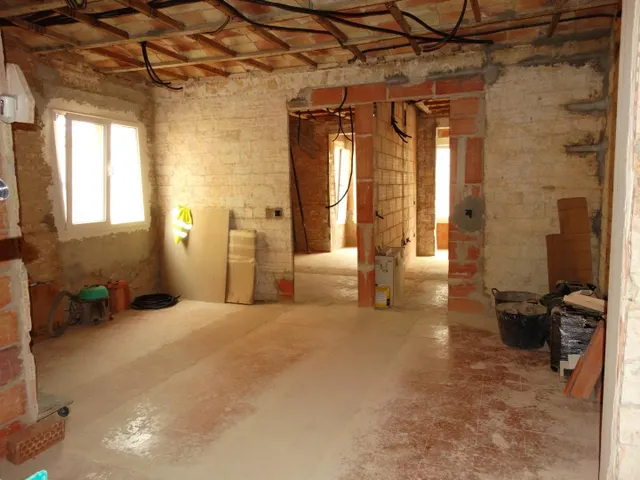 Piso para reformar a tu gusto - 3 dormitorios - 3 calles - Ventanas nuevas — 11