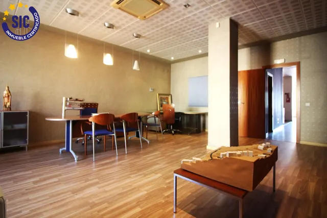 Local comercial actualmente oficina muy bonita en 1ª línea de la playa de Morro de Gos — 12