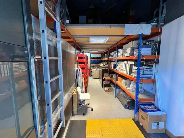 LOCAL COMERCIAL  Y PLAZA DE PARKING EN COVADONGA — 12