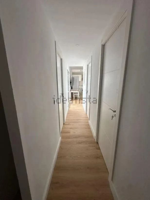 Totalmente reformada, exterior y con terraza. — 12