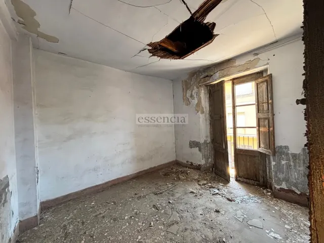Casa en Almoines a reformar a su gusto en parcela de 242 m2 , en chaflán con patio. — 35