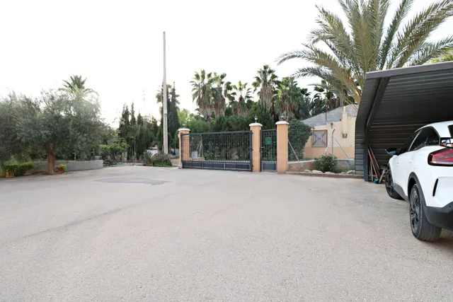 Elche Chalet de 2 Plantas en Zona Pussol , cada planta es un - foto 5