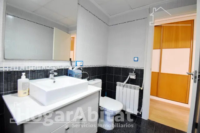 Extraordinaria amplitud en este luminoso primer piso con terrazas y trastero — 29