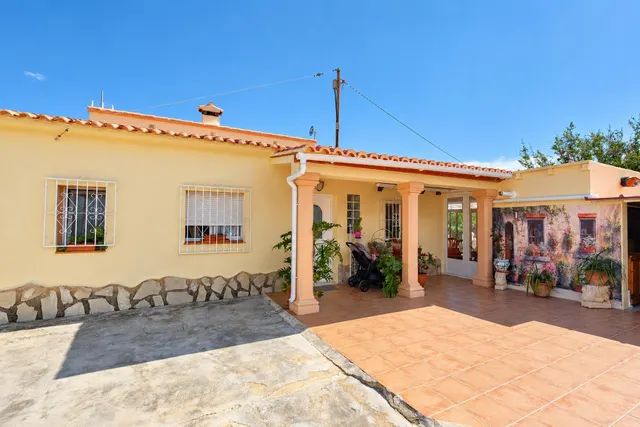 Descubre esta impresionante villa reformada ubicada cerca de