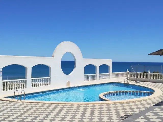 Maravilloso duplex con vistas al mar, parking y piscina comunitaria. — 26