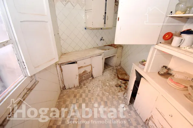 ¡Hazla a tu gusto! Casa amplia y luminosa de tres alturas para reformar, cerca del ayuntamiento — 8