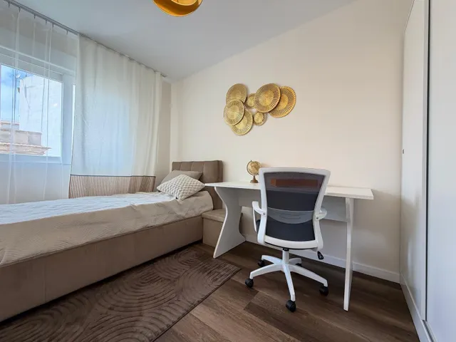 Apartamento totalmente reformado con vistas al mar y a 100 metros del puerto. con 3 dorm. 2 baños. superficie de 100 m2. — 49