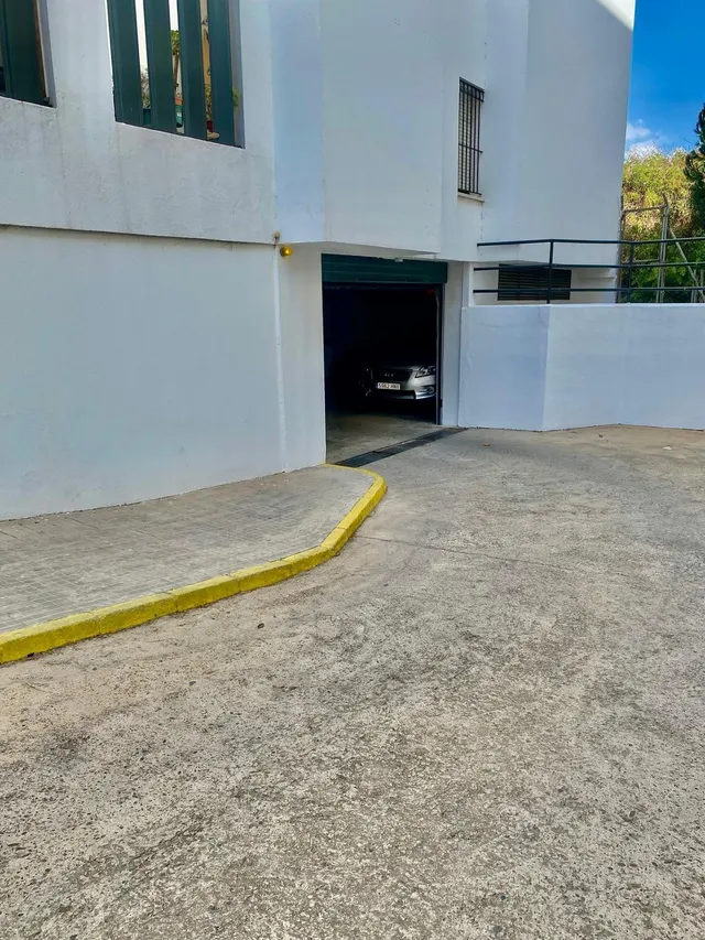 OPORTUNIDAD PLAZA DE GARAJE EN LA ZONA DEL CERRO FALÓN. — 3