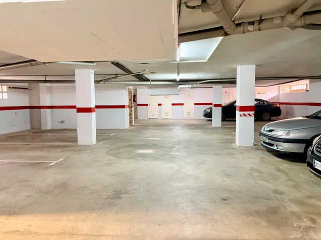 3 dormitorios, jardín, parking, piscina comunitaria. — 30