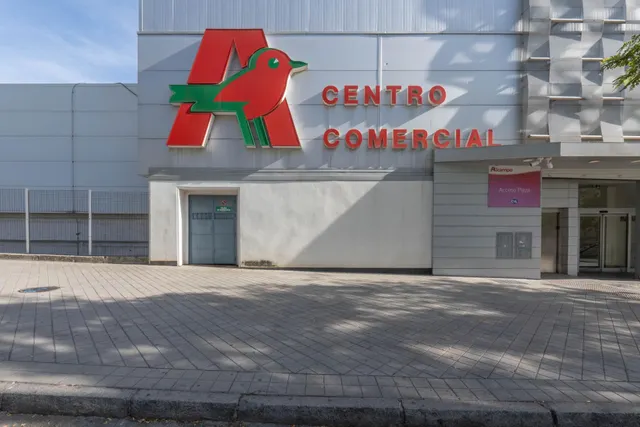 Venta de cafetería La Contraviesa de 160 m2  junto a Alcampo — 37