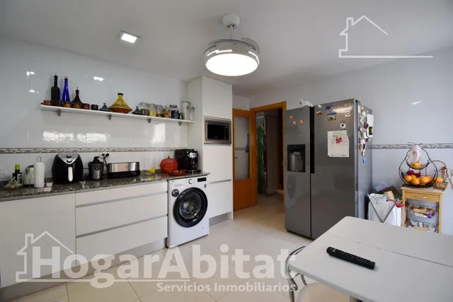PRECIOSO ADOSADO EN URBANIZACIÓN CON PISCINA, GARAJE Y TERRAZA — 7