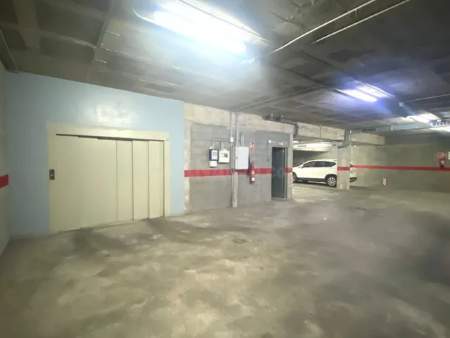 PLAZA DE PARKING AMPLIA EN VENTA EN SANTA CATALINA — 3