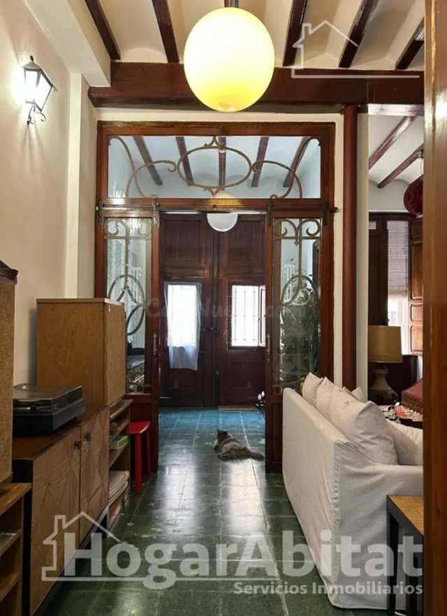 Tradición y calidez mediterránea en esta emblemática casa de pueblo reformada con chimenea, patio — 5